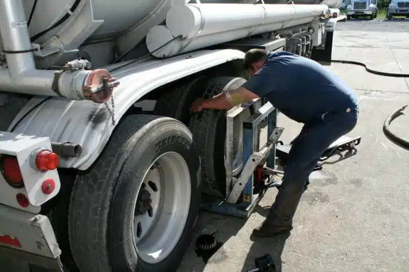 commercial truck roadside assistance programs